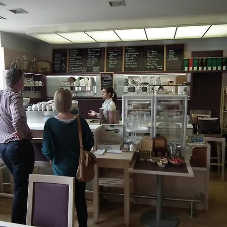 بيت شباب Szent Gellert